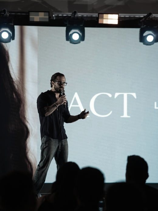 Caiube em palestra de marca da ACT